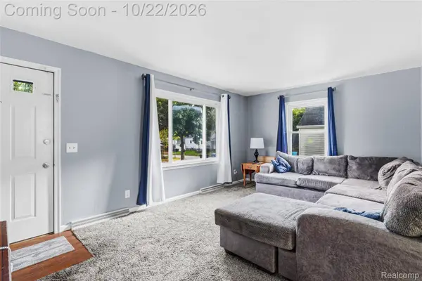 3016 Palmer ST, Lansing, MI 48910