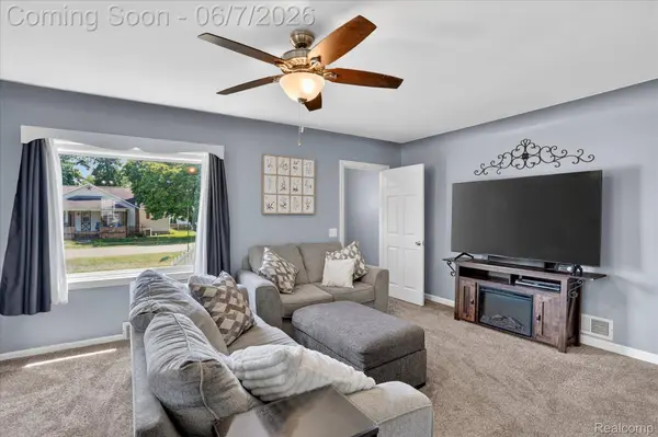 239 E Chestnut ST, Webberville Village, MI 48892