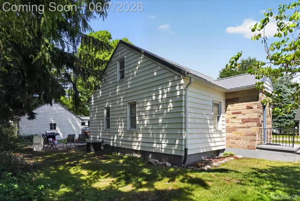 239 E Chestnut ST, Webberville Village, MI 48892