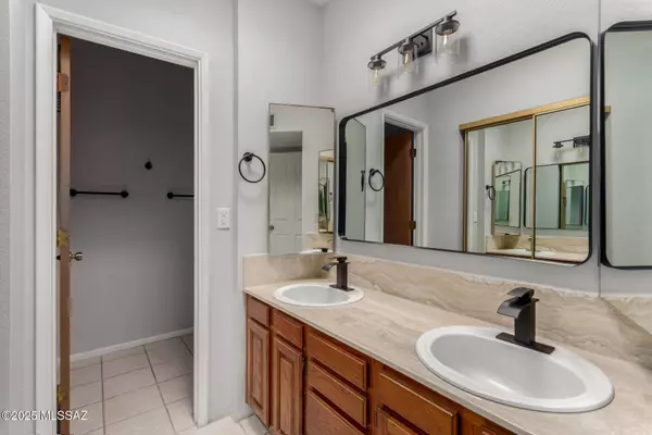 1949 N Swan Road #25, Tucson, AZ 85712