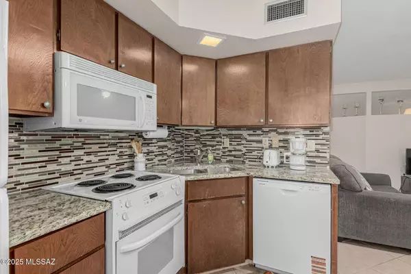 1044 S Calle De La Temporada, Green Valley, AZ 85614