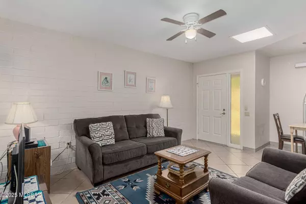 1044 S Calle De La Temporada, Green Valley, AZ 85614