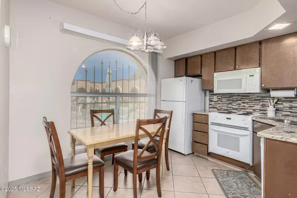 1044 S Calle De La Temporada, Green Valley, AZ 85614