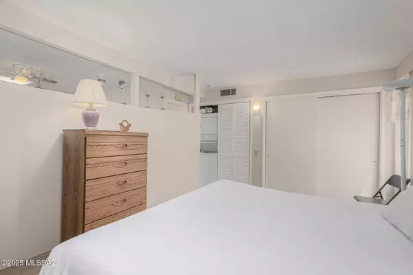 1044 S Calle De La Temporada, Green Valley, AZ 85614