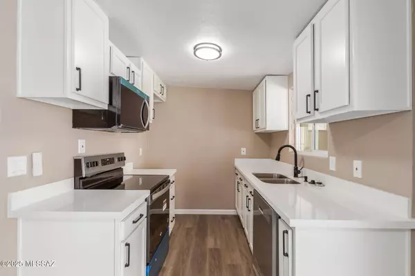 4702 S Apple Tree Avenue, Tucson, AZ 85730