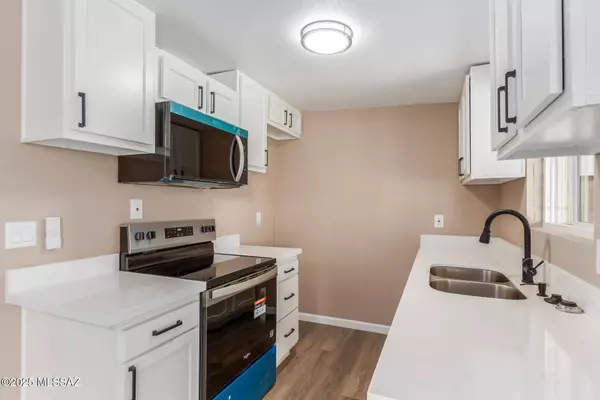 4702 S Apple Tree Avenue, Tucson, AZ 85730