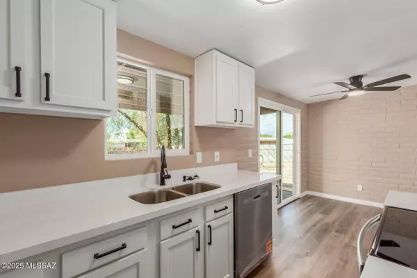 4702 S Apple Tree Avenue, Tucson, AZ 85730