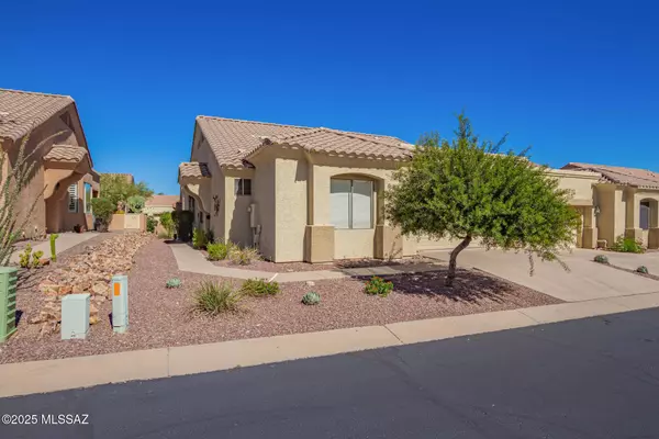 496 W Knotwood Street, Green Valley, AZ 85614