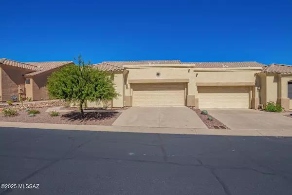 496 W Knotwood Street, Green Valley, AZ 85614