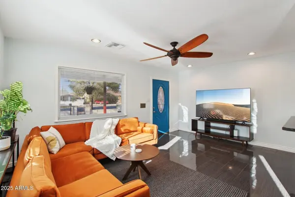 2511 E Pinchot Ave, Phoenix, AZ 85016-7909