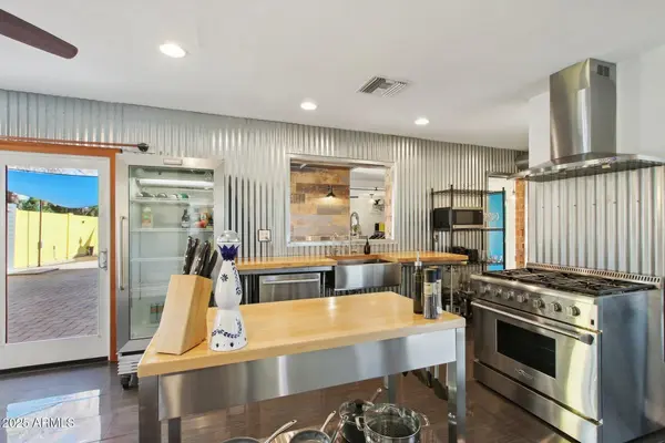2511 E Pinchot Ave, Phoenix, AZ 85016-7909