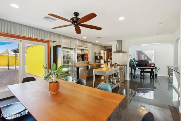 2511 E Pinchot Ave, Phoenix, AZ 85016-7909
