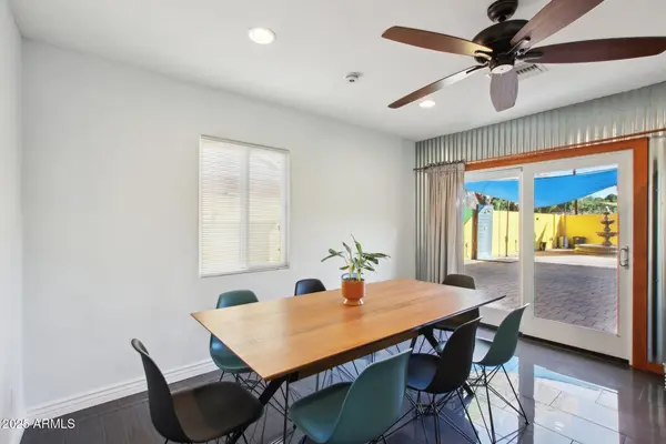 2511 E Pinchot Ave, Phoenix, AZ 85016-7909