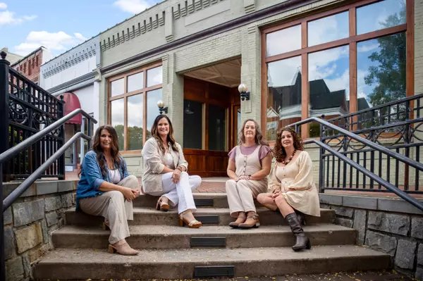 feature image of What Is a Realtor® and Why Working With One Matters