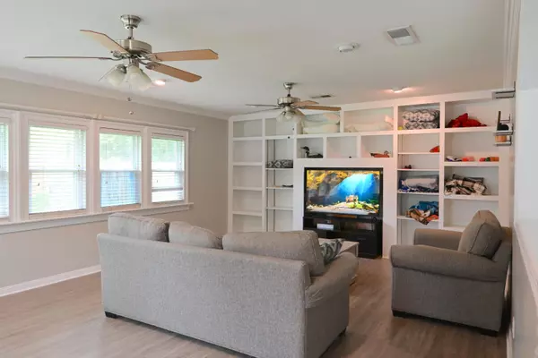 301 Farm Rd, Goose Creek, SC 29445