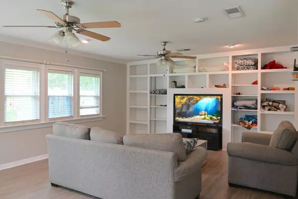 301 Farm Rd, Goose Creek, SC 29445