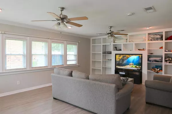 301 Farm Rd, Goose Creek, SC 29445