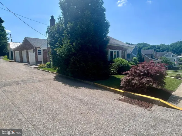 33 N CAMP ST, Windsor, PA 17366