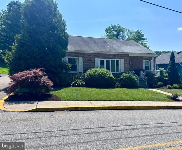 33 N CAMP ST, Windsor, PA 17366