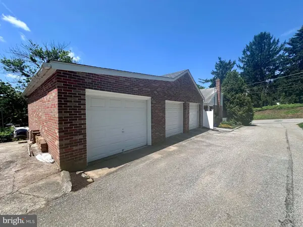 33 N CAMP ST, Windsor, PA 17366