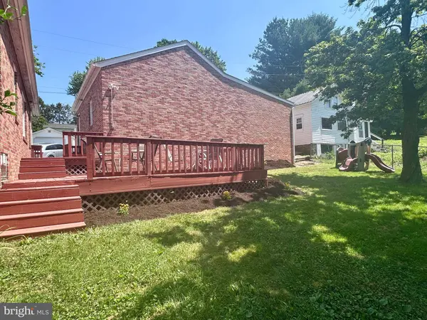 33 N CAMP ST, Windsor, PA 17366