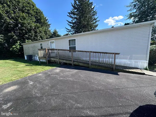 27 E BROADWAY, Etters, PA 17319