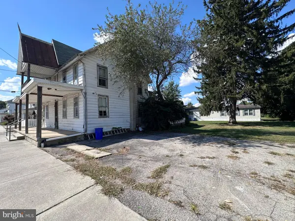 27 E BROADWAY, Etters, PA 17319