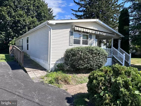 27 E BROADWAY, Etters, PA 17319