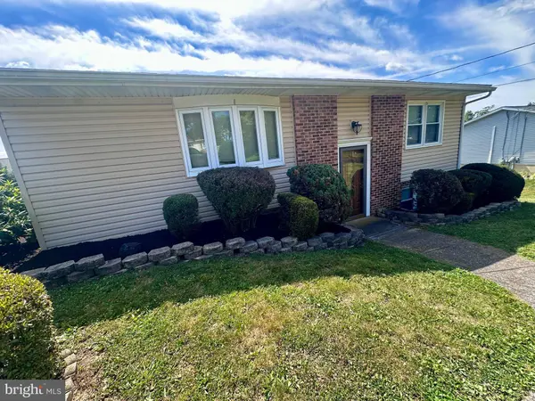 7823 AVONDALE TER, Harrisburg, PA 17112