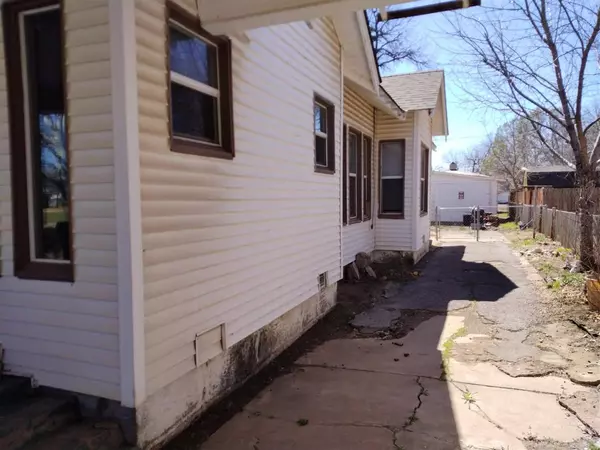 220 E Kansas, Walters, OK 73572