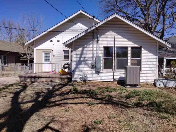 220 E Kansas, Walters, OK 73572