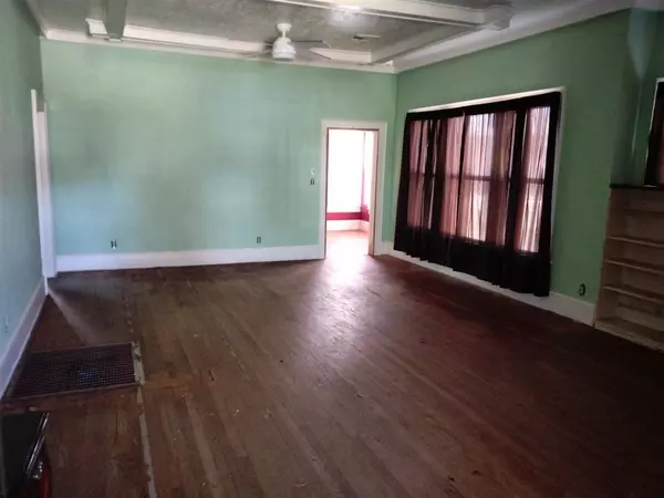 220 E Kansas, Walters, OK 73572