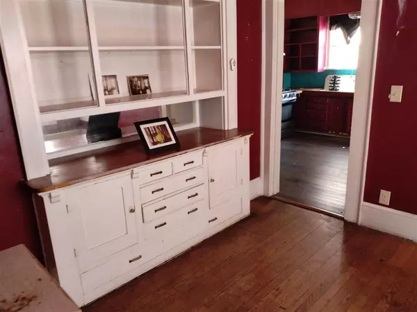 220 E Kansas, Walters, OK 73572