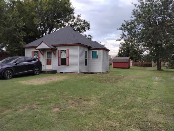 121 S 3rd St, Cyril, OK 73029