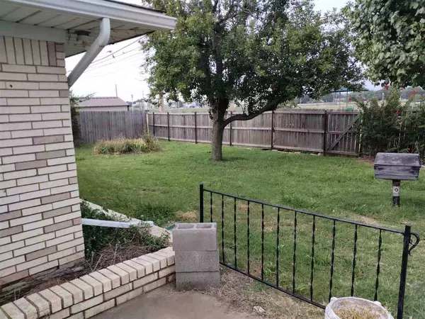 1424 NW 50th St, Lawton, OK 73501