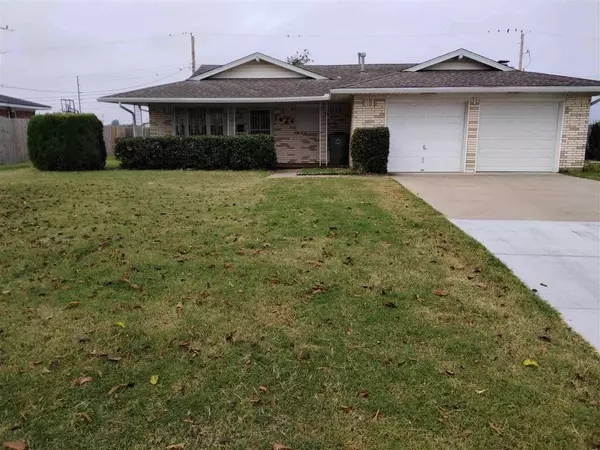 1424 NW 50th St, Lawton, OK 73501