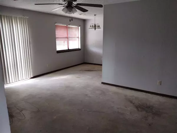 6404 SW Glenhaven Ave, Lawton, OK 73505