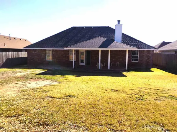 6807 SW Coralwood Dr, Lawton, OK 73505