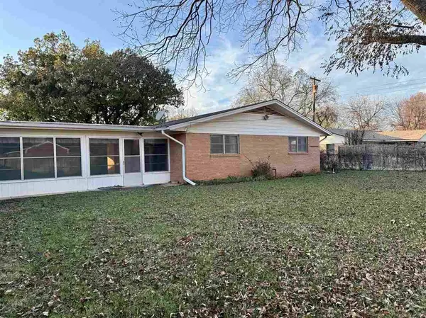 608 S 8th, Marlow, OK 73533