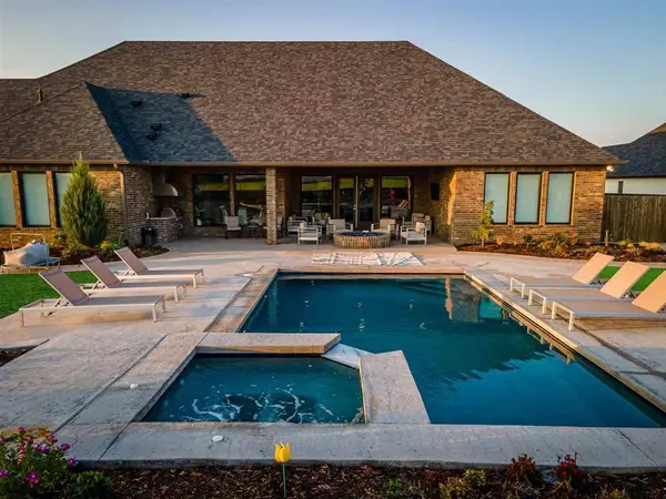 12422 SW Oaklynn Dr, Lawton, OK 73505