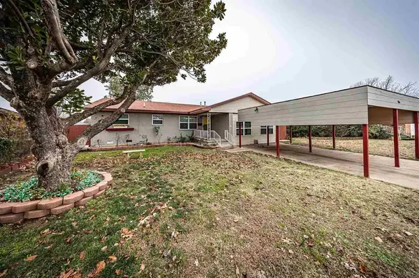 5864 NW Dearborn Ave, Lawton, OK 73505