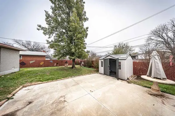 5864 NW Dearborn Ave, Lawton, OK 73505