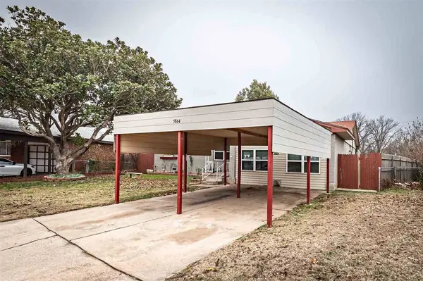 5864 NW Dearborn Ave, Lawton, OK 73505