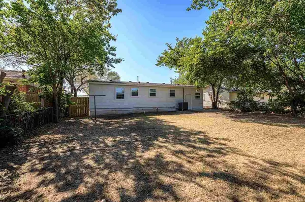 910 SW Crestview, Lawton, OK 73505