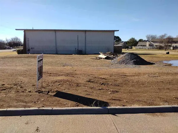 6710 NW Willow Wood Loop, Lawton, OK 73505