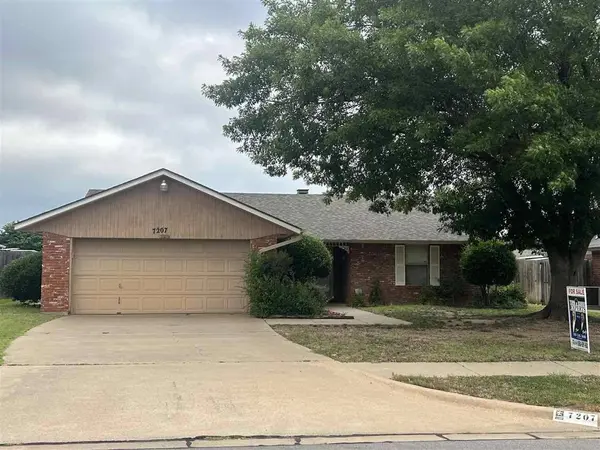 7207 NW Willow Creek Dr, Lawton, OK 73505-4218