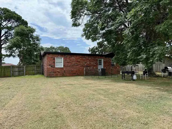 282962 E 1800 Rd, Comanche, OK 73529