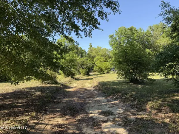 22223 Mcghee Drive, Saucier, MS 39574