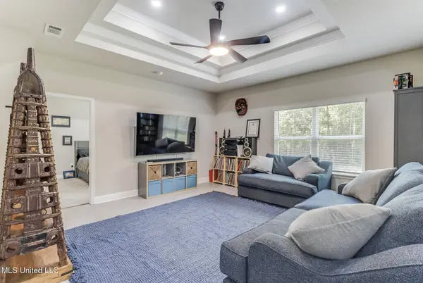 84 Saltmeadow Circle, Ocean Springs, MS 39564