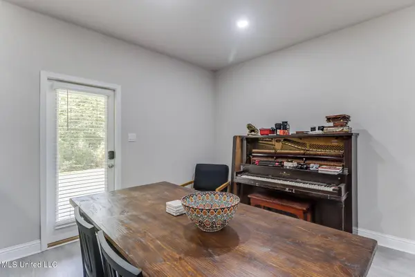 84 Saltmeadow Circle, Ocean Springs, MS 39564